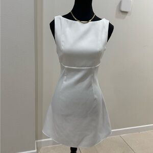 Elegant White Sleeveless Dress